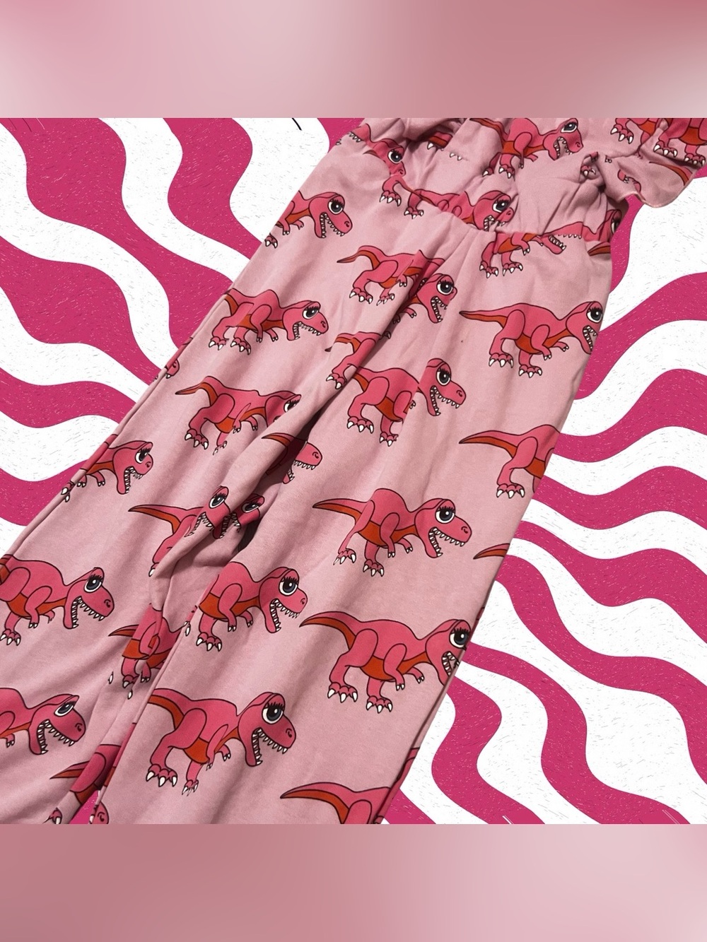 NEW with tags
Hugo Loves Tiki Dinosaur Overalls
8T
Pink
Retired Retail $80